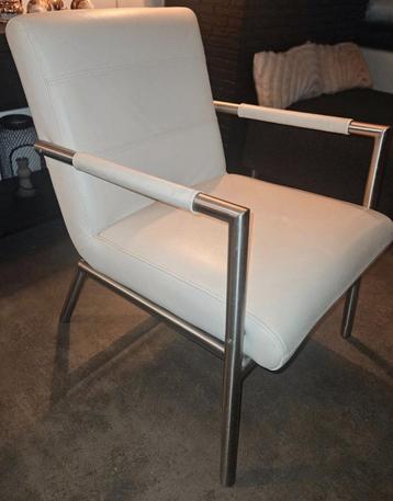Leren fauteuil met rvs beschikbaar voor biedingen