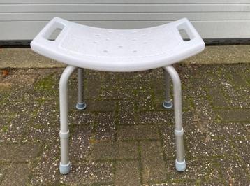 Douche kruk in hoogte verstelbaar beschikbaar voor biedingen