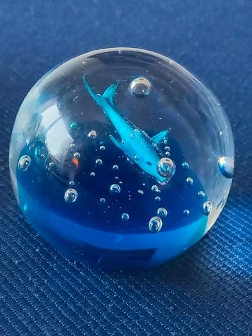 Presse-papier - Glas - met dolfijn - 5 cm. beschikbaar voor biedingen