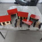 Houten set boerderij huisjes- stallen hekjes, Ophalen of Verzenden, Gebruikt