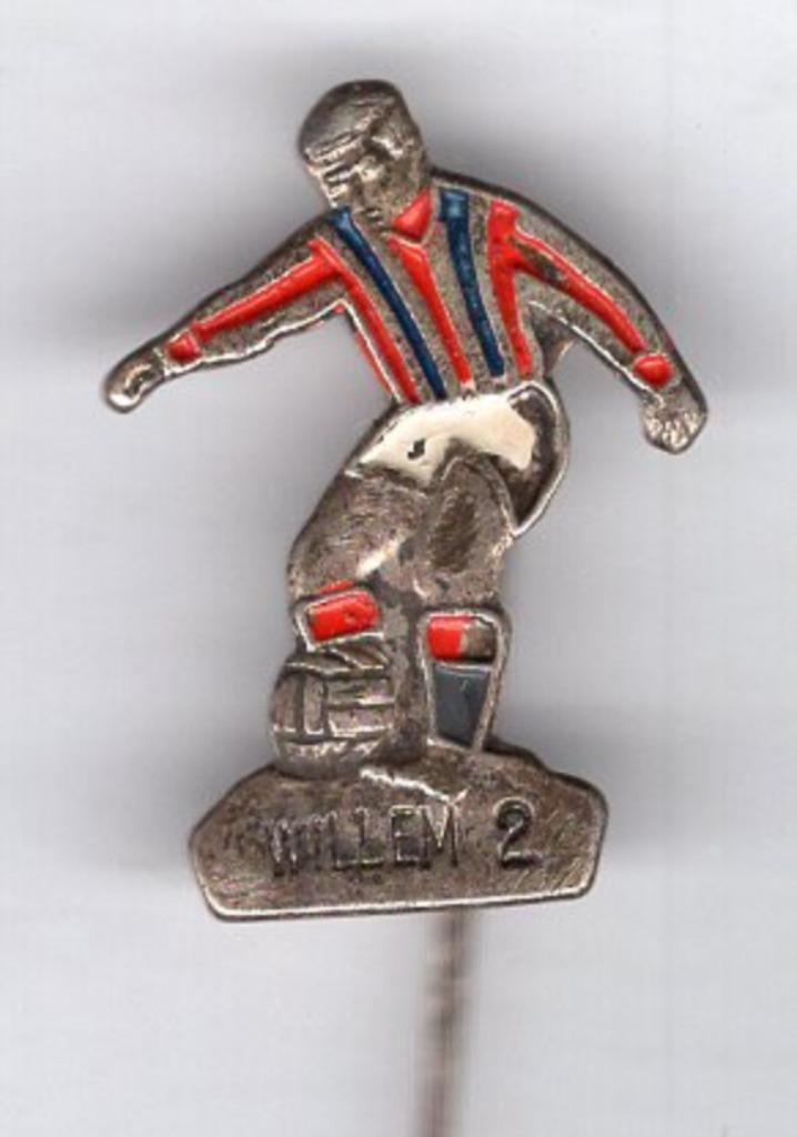 Willem 2 zilvervoetje voetbalmannetje speldje ( Z_243 ), Verzamelen, Speldjes, Pins en Buttons, Zo goed als nieuw, Speldje of Pin