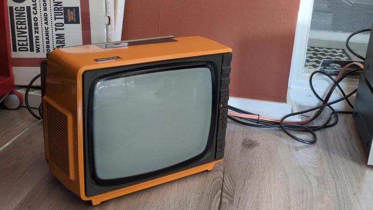Aristona 31T611/13E oranje vintage draagbare CRT tv, Audio, Tv en Foto, Vintage Televisies, Gebruikt, Minder dan 40 cm, Aristona