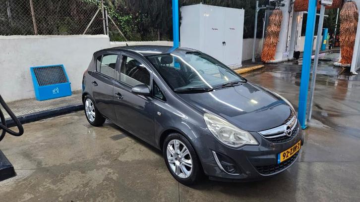 Nette Opel Corsa 1.2 16V 5D 2011 Grijs. Weg ivm emigratie, Auto's, Opel, Particulier, Corsa, ABS, Airbags, Airconditioning, Centrale vergrendeling