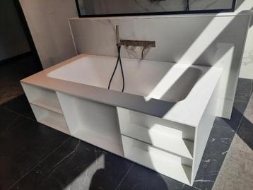Ligbad Solid Surface (showroommodel) beschikbaar voor biedingen
