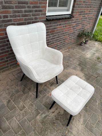 Witte Stoffen Stoel met Hocker beschikbaar voor biedingen