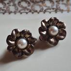 Mooie bronskleurige oorbellen met parel., Sieraden, Tassen en Uiterlijk, Oorbellen, Ophalen of Verzenden, Zo goed als nieuw, Goud