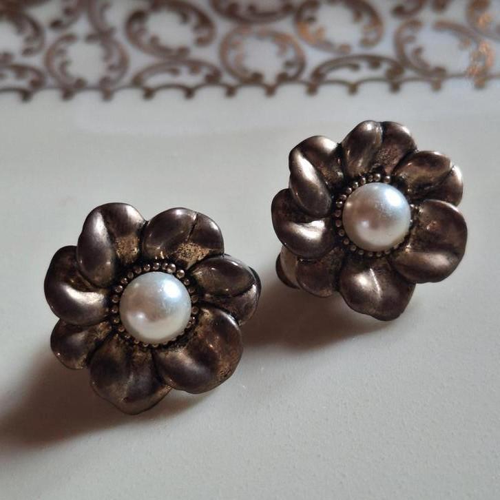 Mooie bronskleurige oorbellen met parel., Sieraden, Tassen en Uiterlijk, Oorbellen, Zo goed als nieuw, Overige materialen, Goud