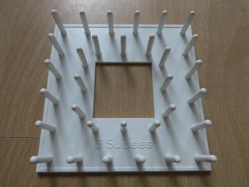 3 Suisses breiraam vierkant 11 x 11 cm hard plastic vintage  beschikbaar voor biedingen