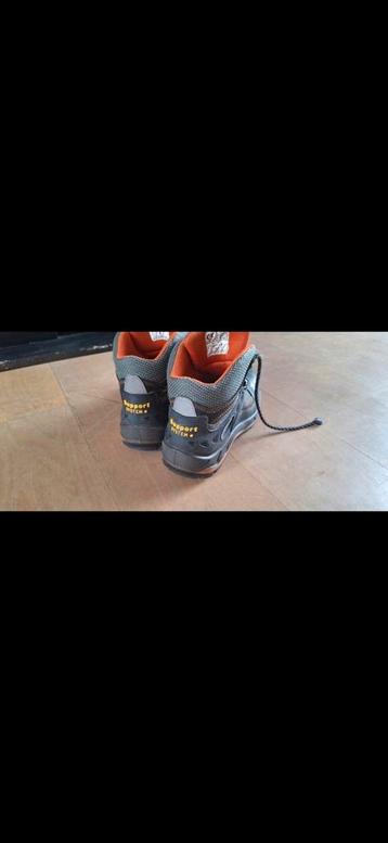 Werkschoenen zo goed als nieuw maat 41 beschikbaar voor biedingen