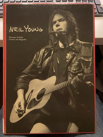 Neil Young: een portret (Verbeke & van Diggelen) beschikbaar voor biedingen
