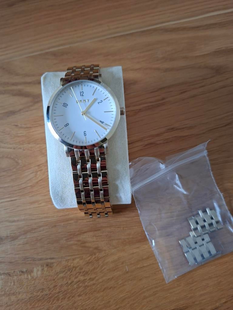 DKNY Minetta NY2503 in nieuwstaat, Sieraden, Tassen en Uiterlijk, Horloges | Dames, Ophalen of Verzenden, Zo goed als nieuw, Staal