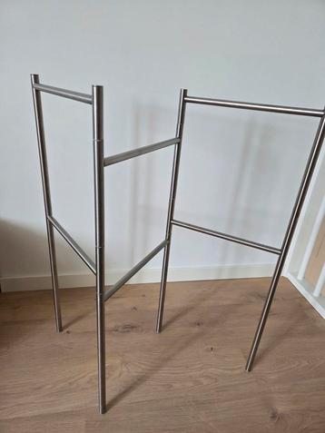 Uittrekbaar handdoekenrek, roestvrij staal. Ikea Brogund beschikbaar voor biedingen