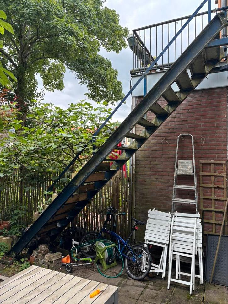 metalen buitentrap, Doe-het-zelf en Verbouw, Ladders en Trappen, Gebruikt, Trap, 2 tot 4 meter, Ophalen