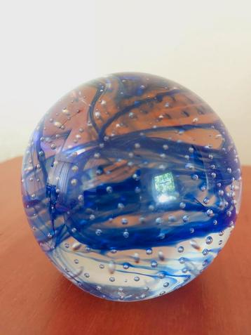 Prachtige zware paper weight Spijkerbol beschikbaar voor biedingen