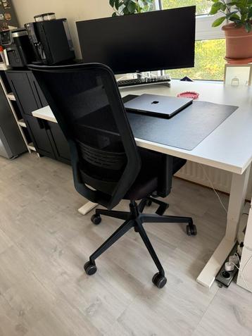 Table set deal! Sturdy metal table. Adjustible height. beschikbaar voor biedingen