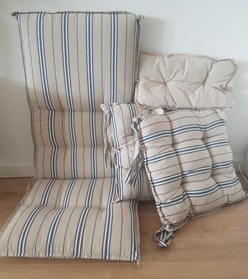 Setje mooie tuinstoelkussens beschikbaar voor biedingen