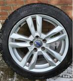 Volvo V60 235/45/17 97V, Auto-onderdelen, 17 inch, 235 mm, Banden en Velgen, Gebruikt