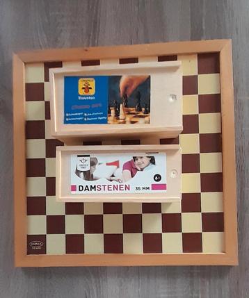 Houten Dam/Schaakbord
39 x 39 cm
dubbelzijdig speelbord. beschikbaar voor biedingen