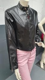 Lakjasje Foxy, zwart, nepleer look. Maat M, maat 38. S25, Kleding | Dames, Jassen | Zomer, Tweedehands verkoop, Zwart, Ophalen of Verzenden