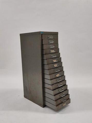 Vintage metalen kast industriële metalen ladekast kastje beschikbaar voor biedingen