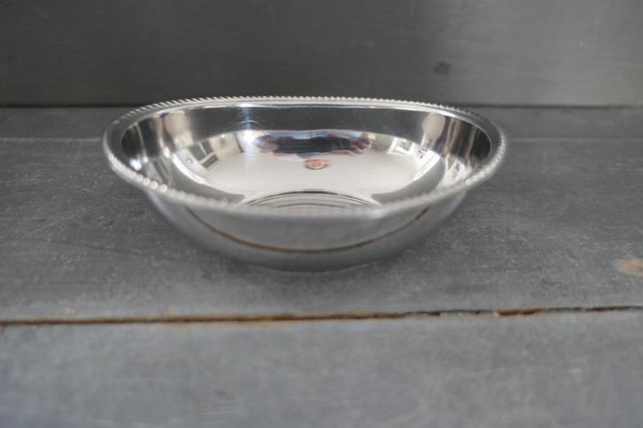 Vintage Alessi RVS ovale schaal met parelrand., Huis en Inrichting, Keuken | Servies, Zo goed als nieuw, Schaal of Schalen, Effen