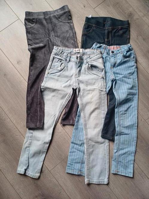 2 leggings en 2 spijkerbroeken 122/128, Kinderen en Baby's, Kinderkleding | Maat 122, Zo goed als nieuw, Meisje, Broek, Ophalen of Verzenden