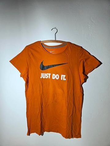 Oranje T-shirt Nike xl beschikbaar voor biedingen
