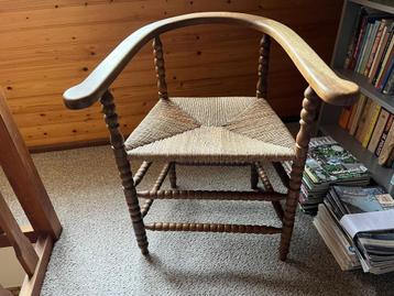 Antiek houten biezen stoel in mooie staat 