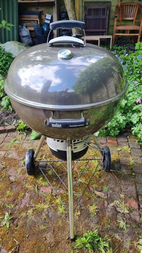 BBQ Weber Master Touch 57cm. incl. briketten en accessoires, Tuin en Terras, Houtskoolbarbecues, Gebruikt, Met accessoires, Ophalen