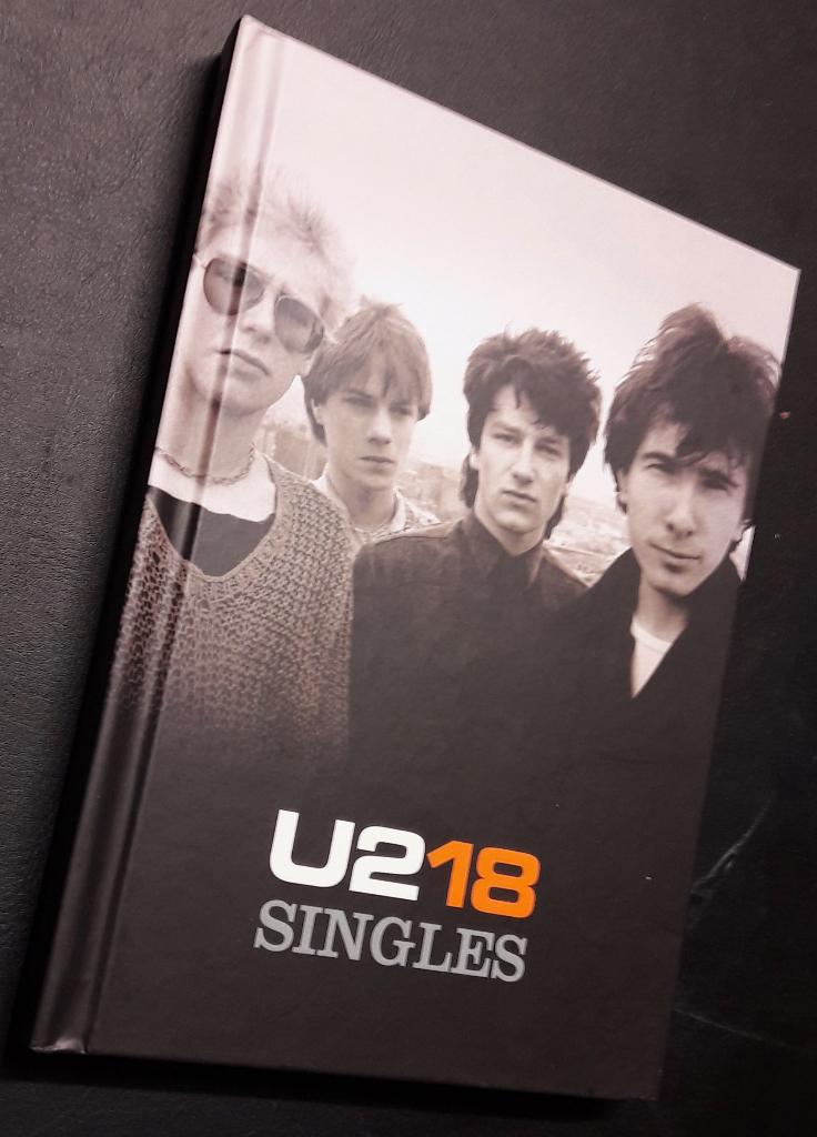 U2 - 18 Singles / Live from Milan ( Deluxe CD & DVD boxset ), Ophalen of Verzenden, Zo goed als nieuw, Poprock