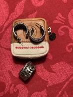Buddha to Buddha ring en oorstekers, Sieraden, Tassen en Uiterlijk, Ringen, 18 tot 19, Ophalen of Verzenden, Zo goed als nieuw