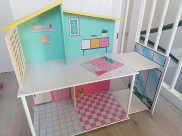 Poppenhuis beschikbaar voor biedingen