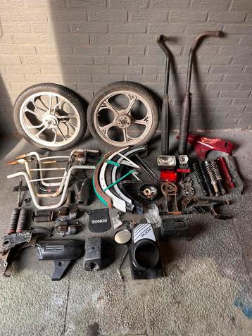 Partij tomos onderdelen beschikbaar voor biedingen