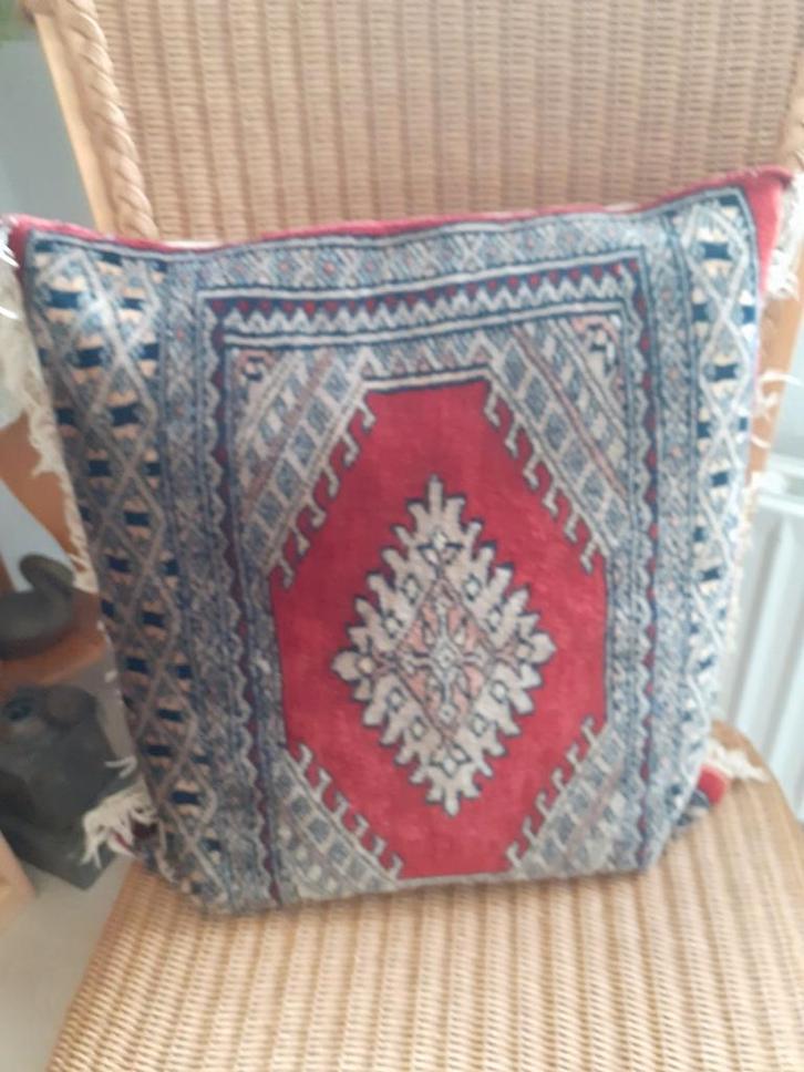 Perzisch kussen, Huis en Inrichting, Woonaccessoires | Kussens, Zo goed als nieuw, Vierkant, Ophalen