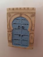 Koelkastmagneetje blauwe Arabische deuren ***zgan***, Koelkastmagneetje, Ophalen of Verzenden, Zo goed als nieuw