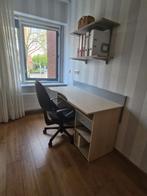 Bureau met stoel