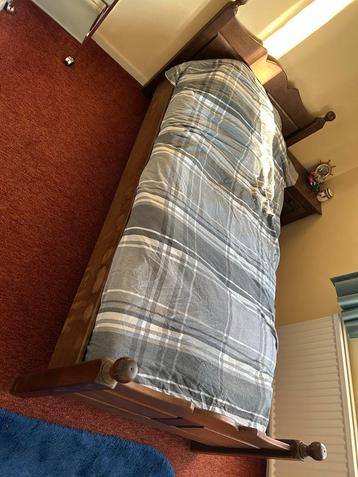 Eiken Bedframe - Klassiek Design beschikbaar voor biedingen