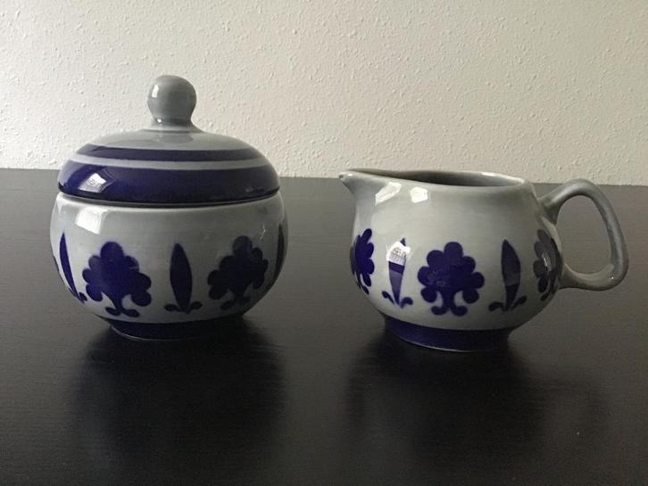 Suiker en melkstelletje. Boch La Louviere Belgium - Baltic, Huis en Inrichting, Keuken | Servies, Zo goed als nieuw, Kop(pen) en/of Schotel(s)