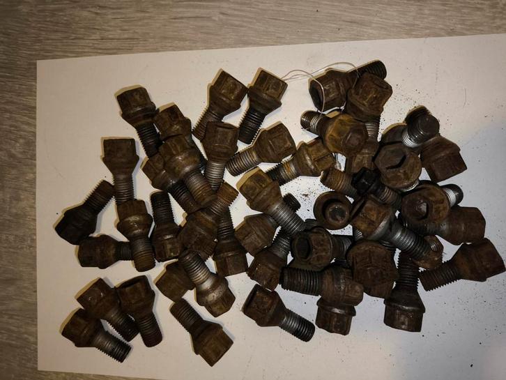 64x orginele Wielbouten Citroen C1 Peugeot 107/ 2006-2012, Auto-onderdelen, Klein materiaal, Peugeot, Toyota, Nieuw, Ophalen of Verzenden