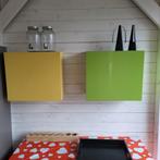 Twee hangkastjes in geel en groen, Antiek en Kunst, Ophalen