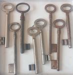8 lange oude sleutels, Gebruikt, Ophalen of Verzenden, Slot, IJzer