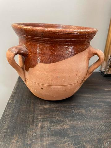 Kruikje terra beschikbaar voor biedingen