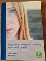 Handelen bij kindermishandeling en huiselijk geweld, Maatschappij en Samenleving, Medi Hoes; Linda Douma`, Ophalen of Verzenden