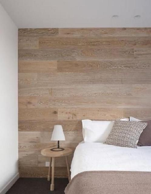 EIKEN WIT GEBORSTELDE WAND BEKLEDING, Huis en Inrichting, Stoffering | Behang, Wit, 75 m² of meer, Ophalen of Verzenden