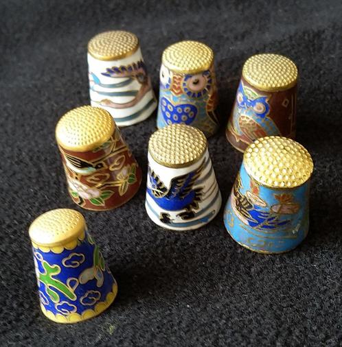 lot van 7 koperen geemailleerde cloisonne vingerhoedjes, Verzamelen, Vingerhoedjes, Zo goed als nieuw, Buitenland, Overige materialen