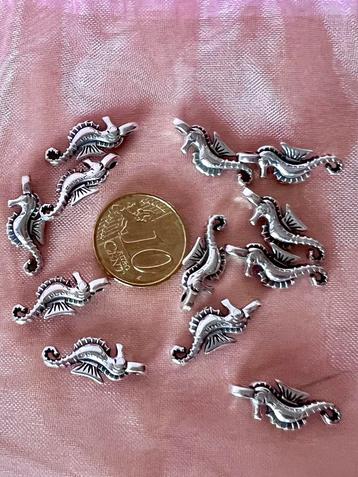 Zeepaardjes Bedels Zilverkleurige beschikbaar voor biedingen