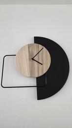 Japandi klok zwart hout en metaal, Ophalen, Zo goed als nieuw, Analoog, Wandklok