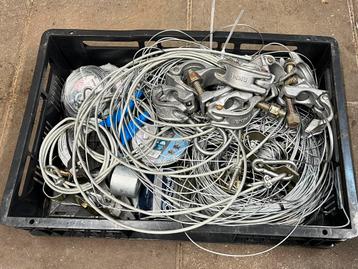 Staalkabel, buiskoppelingen etc. beschikbaar voor biedingen