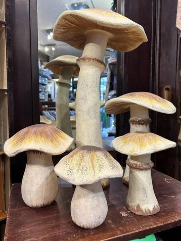 Paddestoelen, Papier maché  beschikbaar voor biedingen