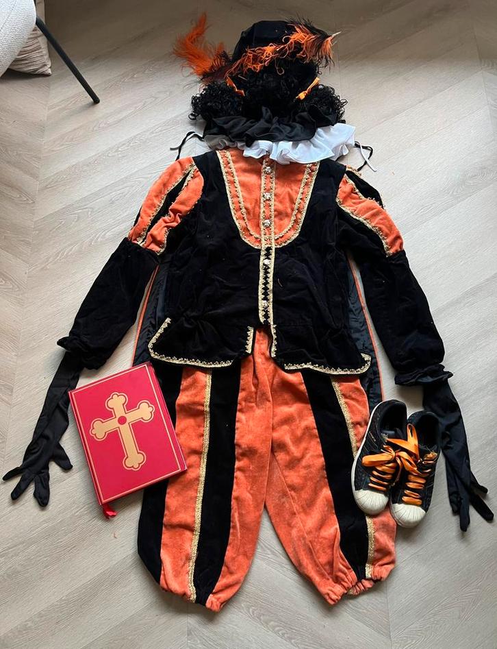 Pietenpak (incl. accessoires) voor volwassenen - maat 52, Diversen, Sinterklaas, Zo goed als nieuw, Ophalen of Verzenden